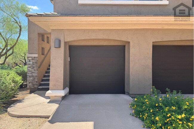 Building Photo - 2Bed/2Bath 2nd Floor Condo in North Scottsdale! Ready for Immediate Move-In! -- Gated Community! ...