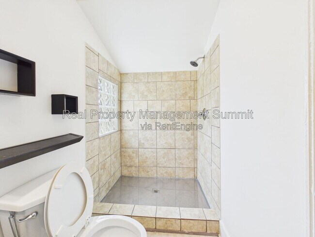 Building Photo - 523 Marquis St