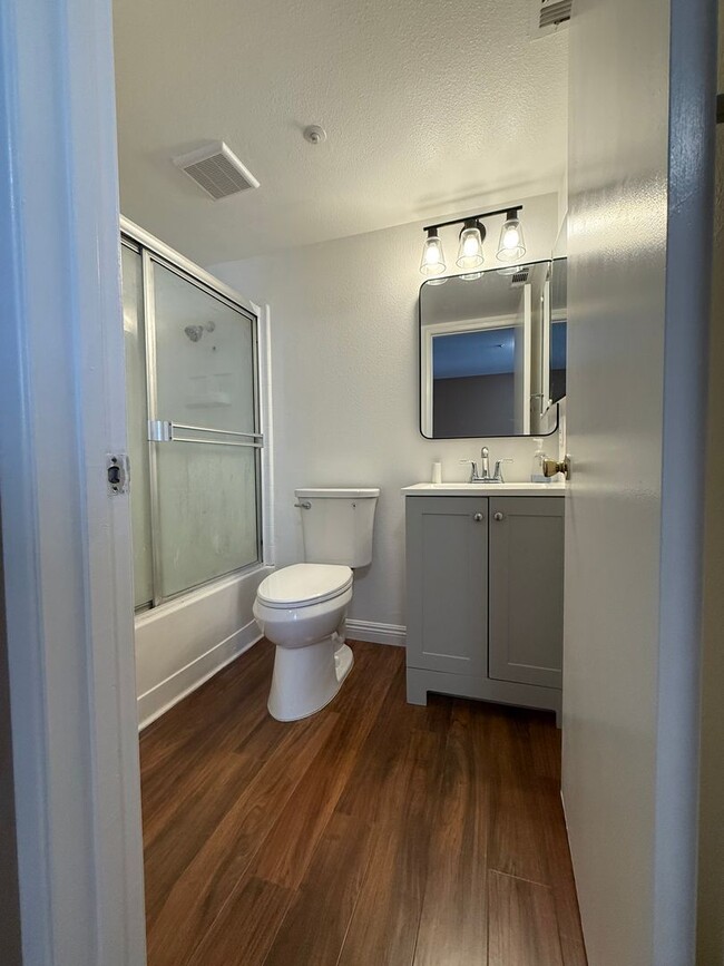 Building Photo - 2 bed 2 FULL bath Condo overlooking the pool!