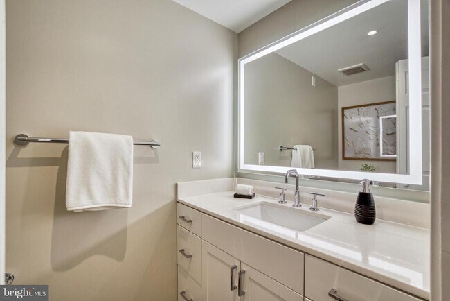 Building Photo - 925 N Fairfax St