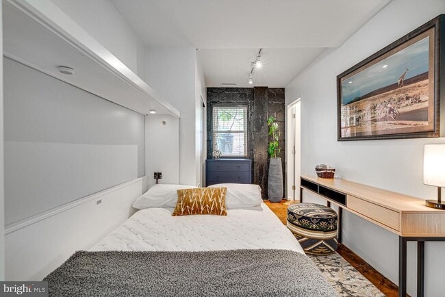 Building Photo - 1413 Swann St NW