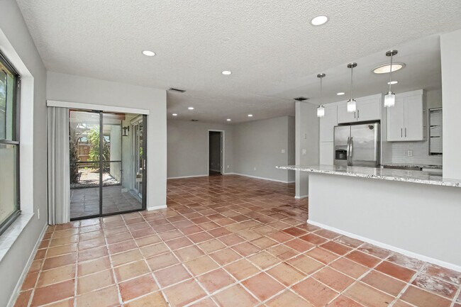 Building Photo - 7407 Silver Woods Ct