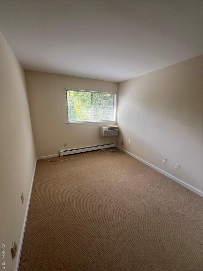 Building Photo - 2 Granada Crescent