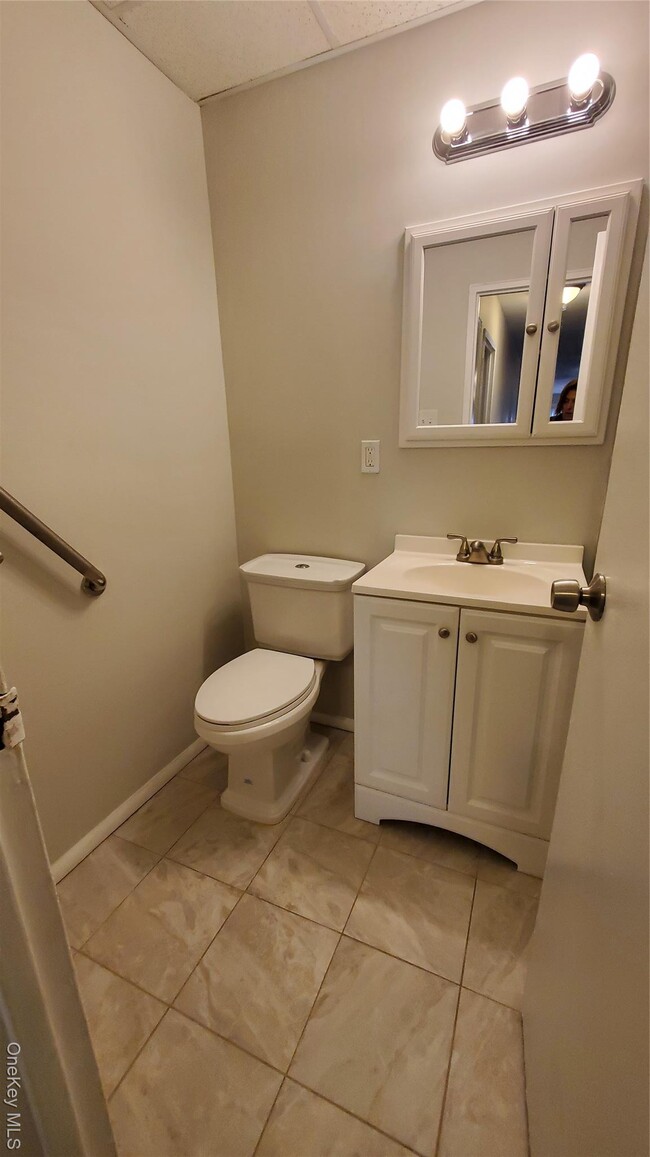 Building Photo - 460 Old Town Rd