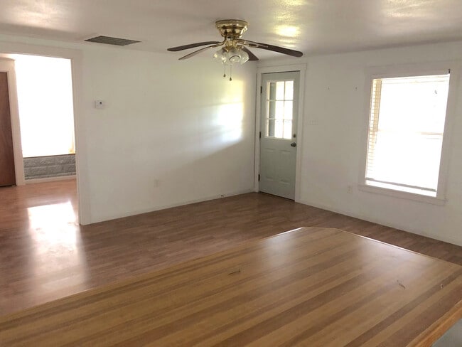 Building Photo - 462 Stringtown Rd