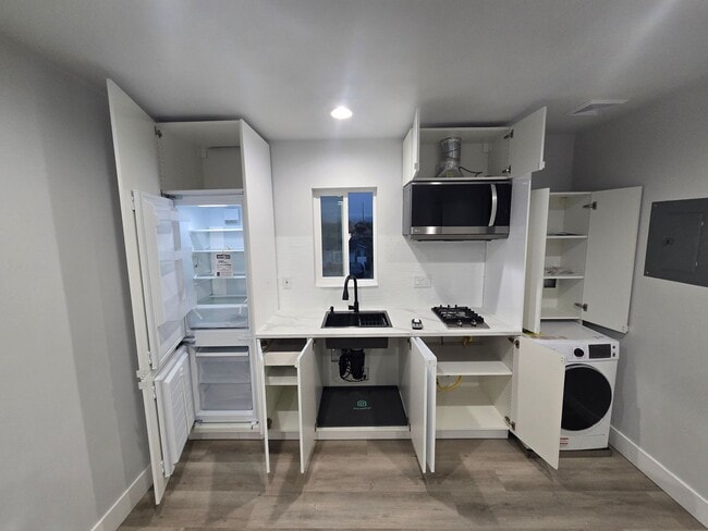 Building Photo - Beautiful new ADU for lease