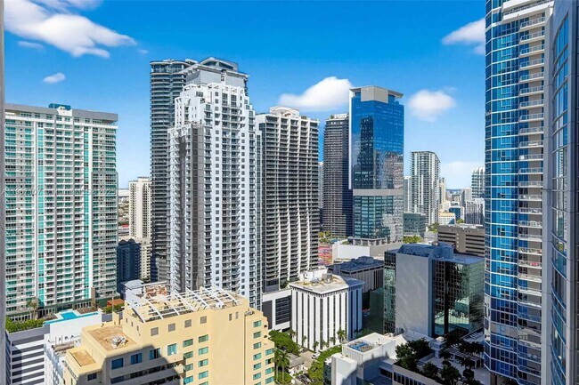 Building Photo - 1200 Brickell Bay Dr
