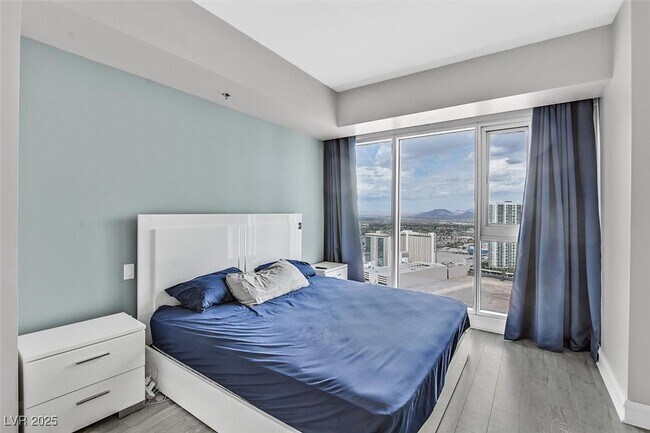 Building Photo - 2700 S Las Vegas Blvd