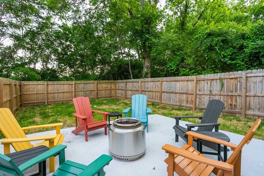 Building Photo - 559 Veritas St