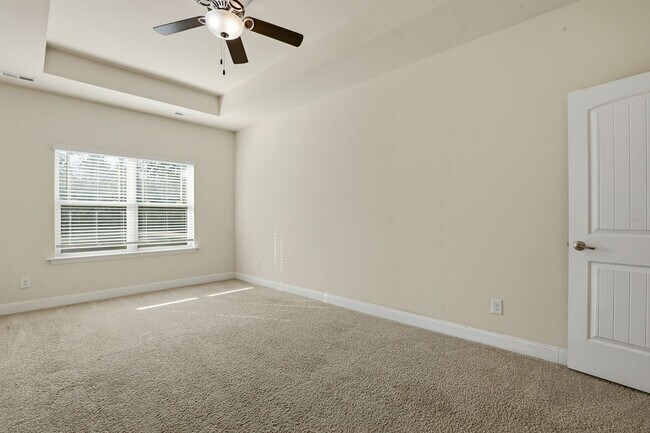 Building Photo - 52 Woodwater Cir