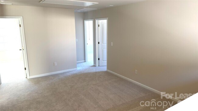 Building Photo - 3307 Crawford Ave