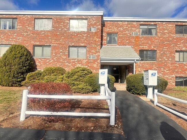 Building Photo - 67 Milliken Ave