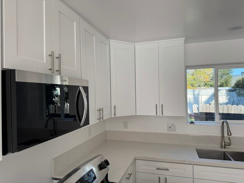 Building Photo - 376 Ramona Dr