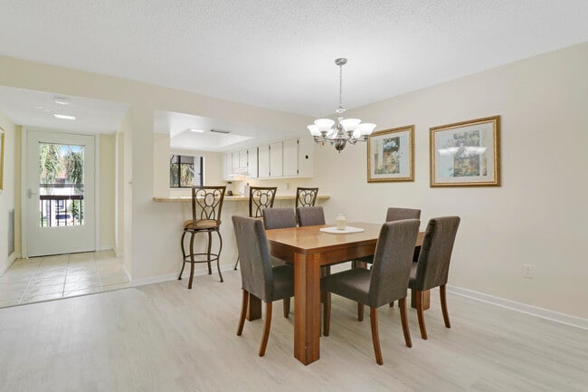 Building Photo - 1600 NE Dixie Hwy