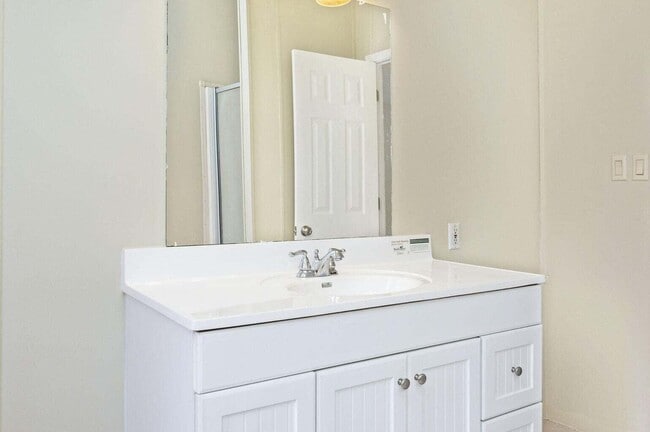 Building Photo - 164 Jonquil Ave