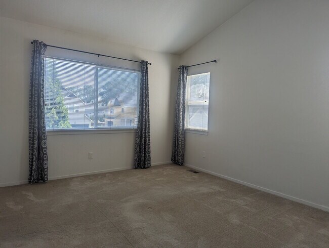 Building Photo - Desirable West Longmont Home!
