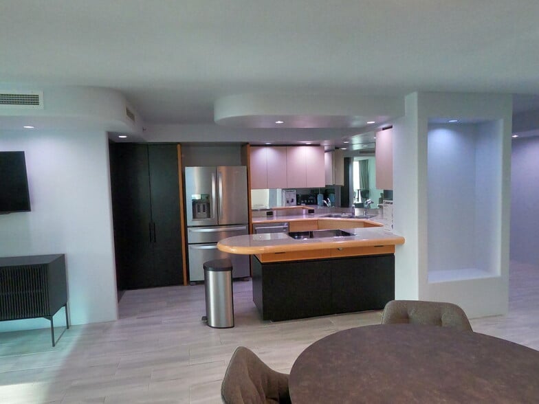 Building Photo - 66 Queen St