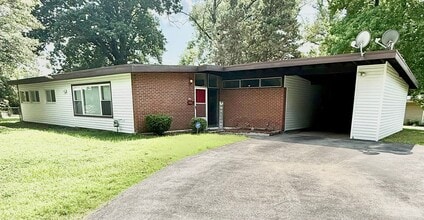 Building Photo - Spacious 3 + Bedroom with 2 Full Baths for...