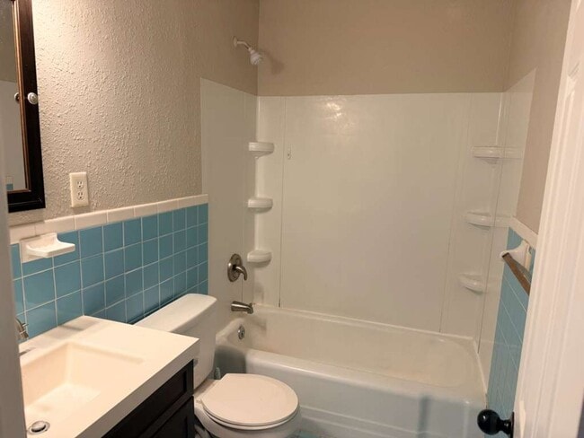 Building Photo - 435 S Beech St