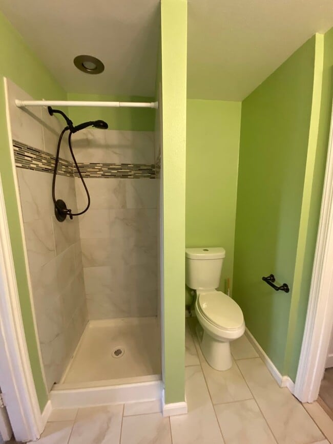 Building Photo - Spacious 4 Bedroom House in South Town!