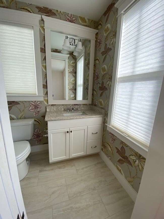 Building Photo - Welcome to our luxurious townhouse in the ...