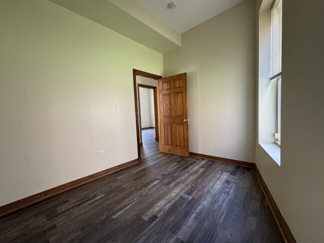 Building Photo - 3158 W Jackson Blvd