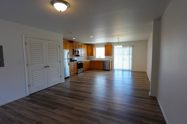 Building Photo - 2829 W Marina Dr