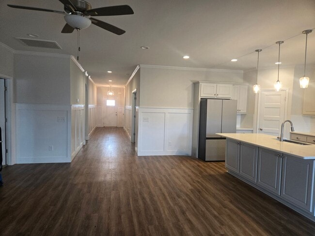 Building Photo - FOR RENT in MIDLAND! Available Now!