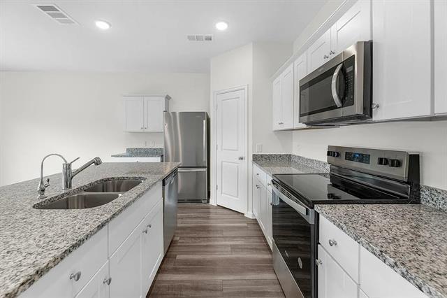 Building Photo - 2110 Mdw Pk Dr