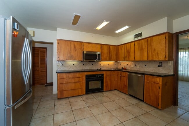 Building Photo - Davis Shore 4/2 Single Family Home