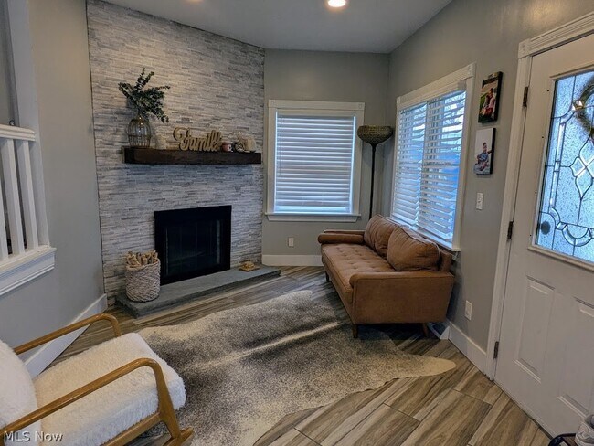 Building Photo - 1902 Harding Dr