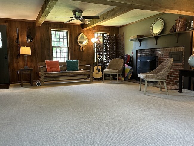 Building Photo - 4 Chestnut St