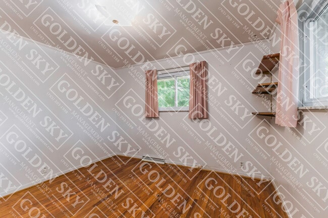 Building Photo - 1405 N Briar Rd