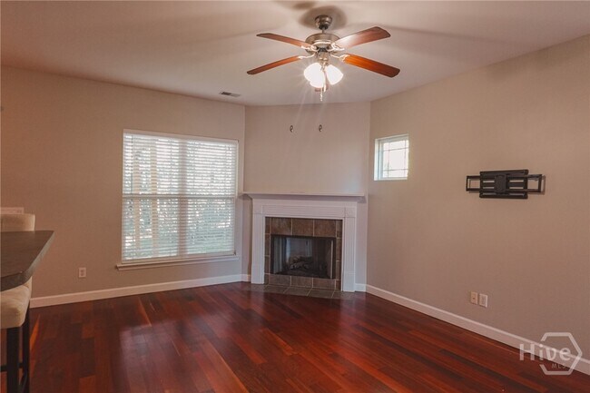 Building Photo - 260 Summer Hill Way