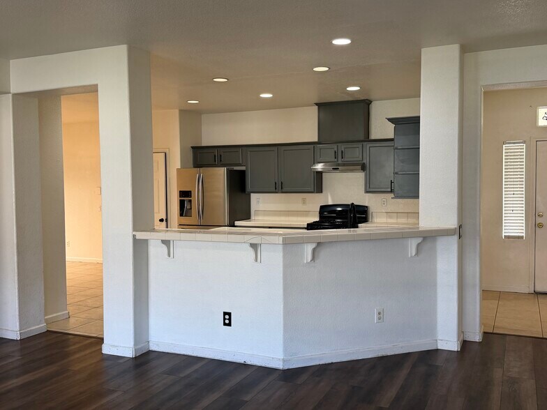 Building Photo - 3361 Rutherford Dr