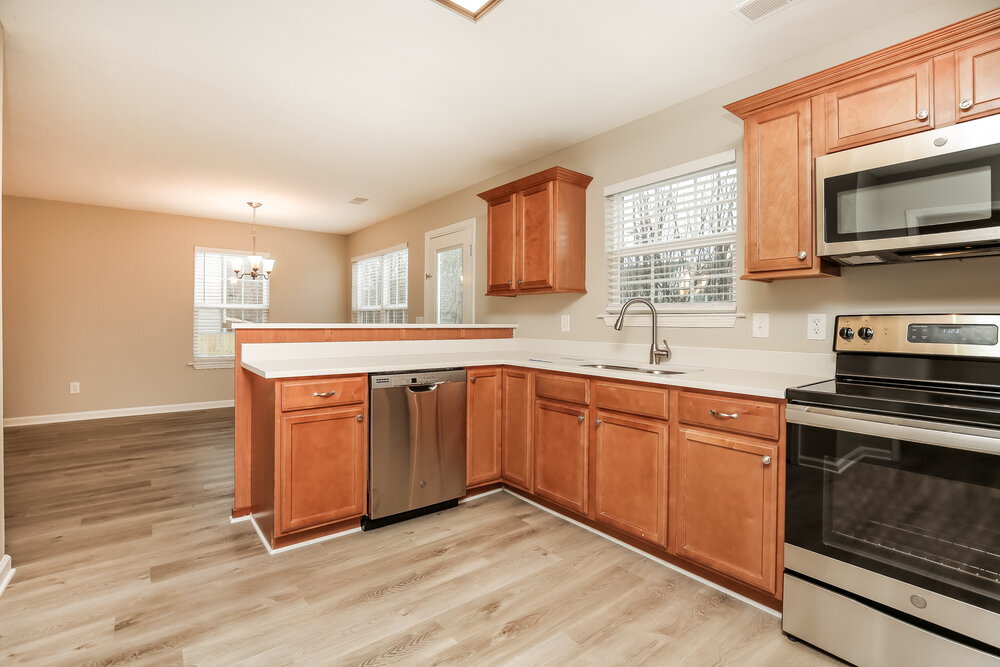 Building Photo - 141 Lyndhurst Dr