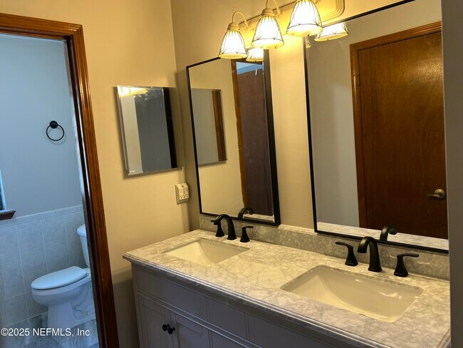 Building Photo - 4022 Laurelwood Dr