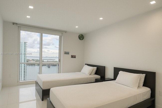 Building Photo - 901 Brickell Key Blvd