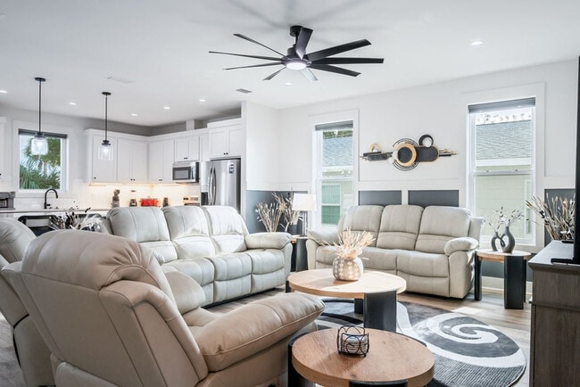 Building Photo - 238 Oleander Dr