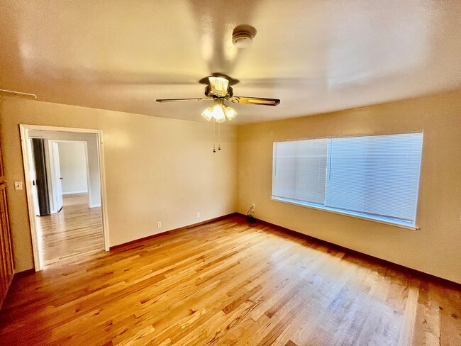 Building Photo - Charming 4BD/2BA Home in Prime Mountain Vi...