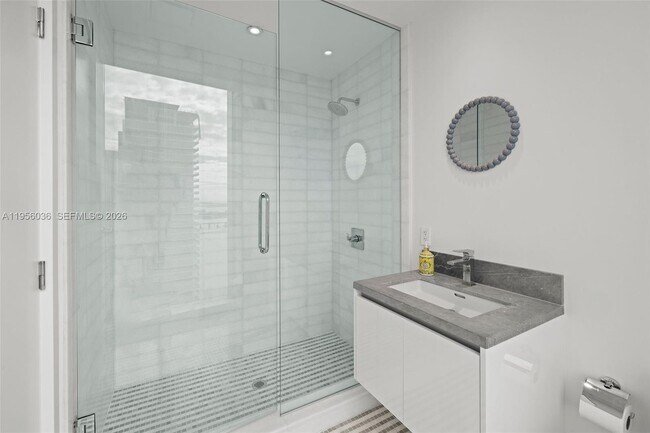 Building Photo - 700 NE 26th Terrace