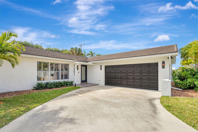 Building Photo - 1261 Singer Dr