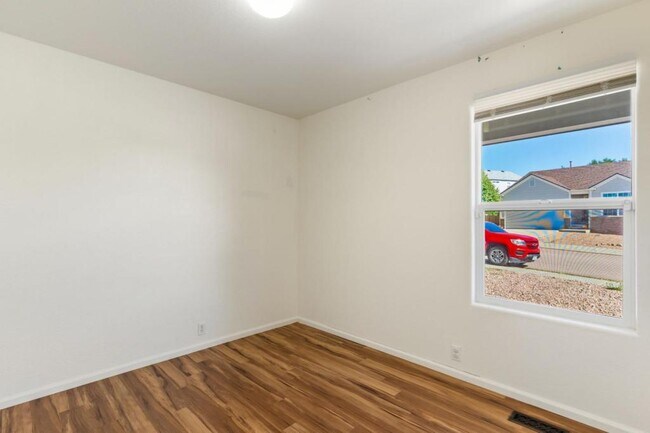 Building Photo - 8402 Snowdrop Ct