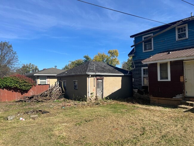 Building Photo - 1110 N Bowman Ave