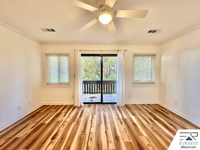 Building Photo - 58 Club House Dr