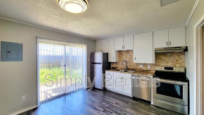 Building Photo - Bill Bradford Rd 400 - 5