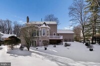 Building Photo - 4623 University Dr