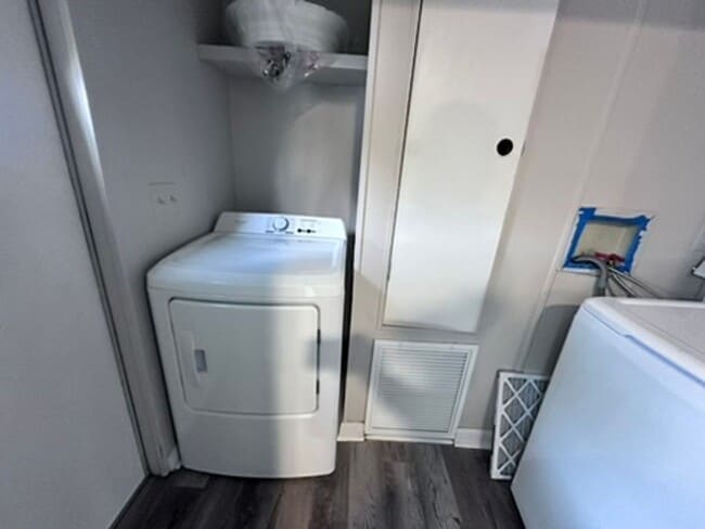 Building Photo - ***HOLIDAY SPECIAL NO RENT FOR DECEMBER*** Beautiful Fully Remodeled Home with Large Yard and Pri...