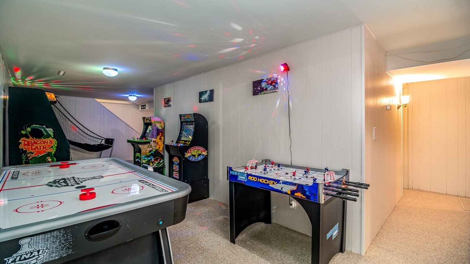 Building Photo - 886 Arthur Dr