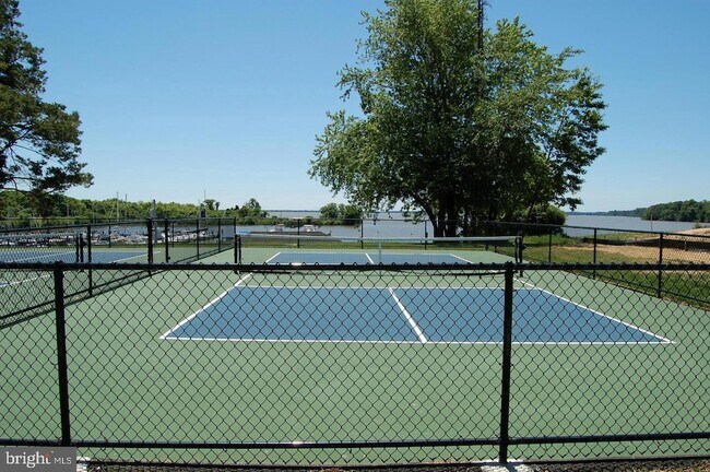 Building Photo - 421 Concord St